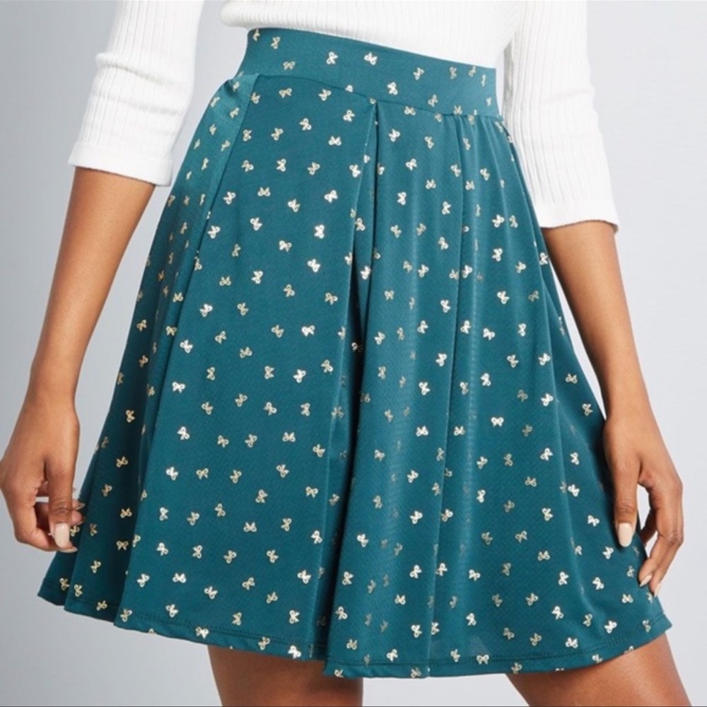 ModCloth “Corageous Taste” Emerald Green Metallic Gold Bows Holiday Skater Skirt